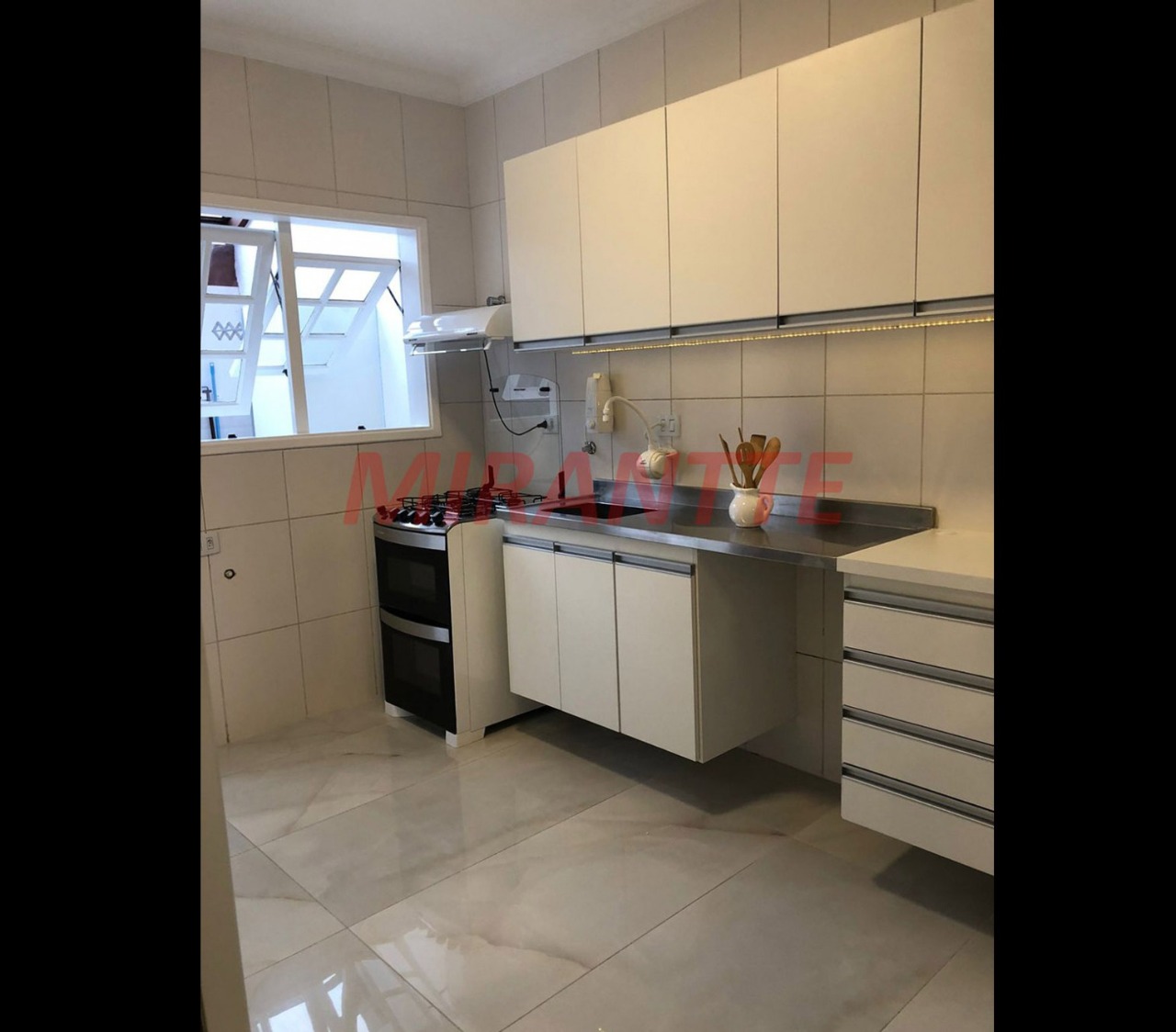 Cond. fechado de 108.88m² com 3 quartos em Jardim Leonor Mendes De Barros