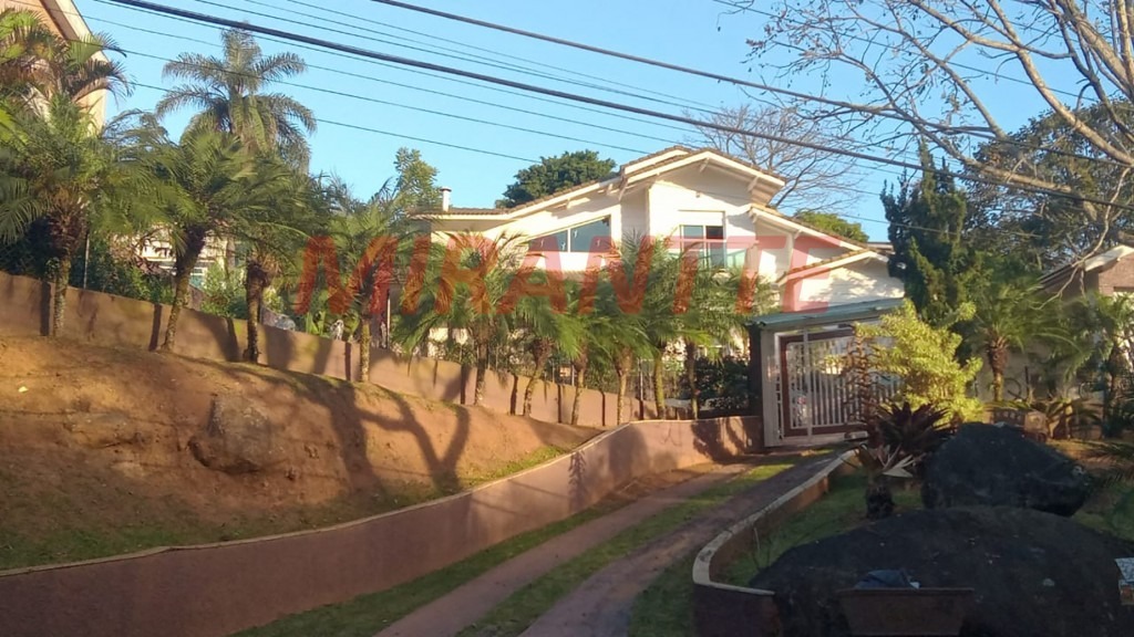Cond. fechado de 350m² com 3 quartos em Suiça da Cantareira