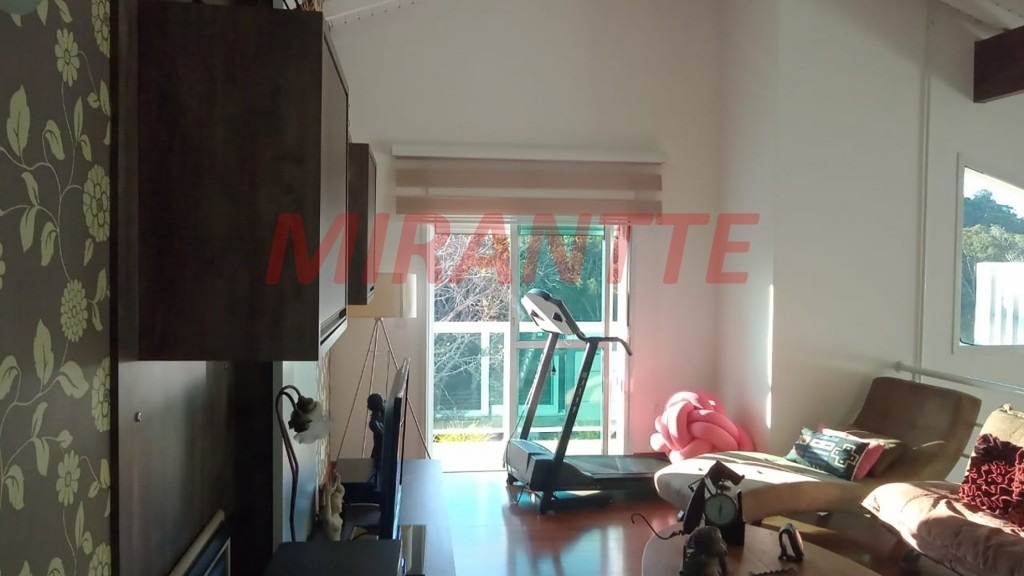 Cond. fechado de 350m² com 3 quartos em Suiça da Cantareira