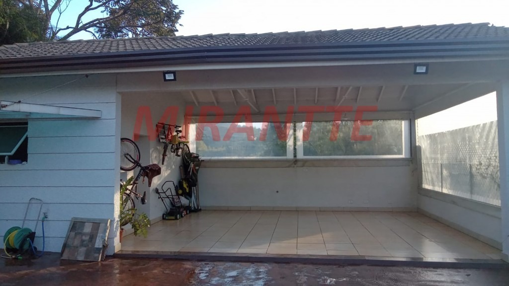 Cond. fechado de 350m² com 3 quartos em Suiça da Cantareira