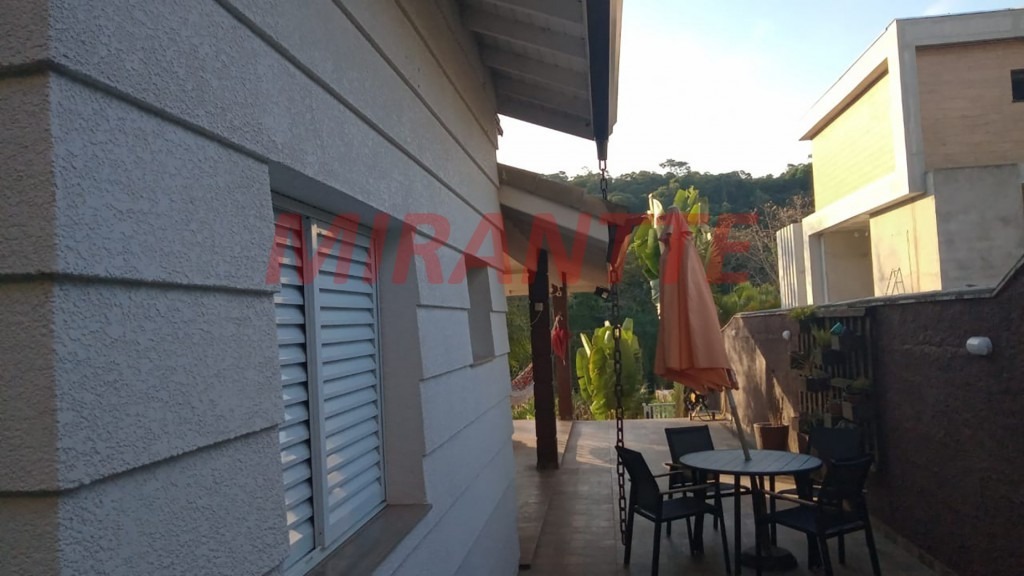 Cond. fechado de 350m² com 3 quartos em Suiça da Cantareira
