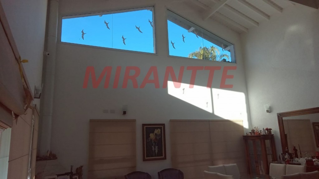 Cond. fechado de 350m² com 3 quartos em Suiça da Cantareira