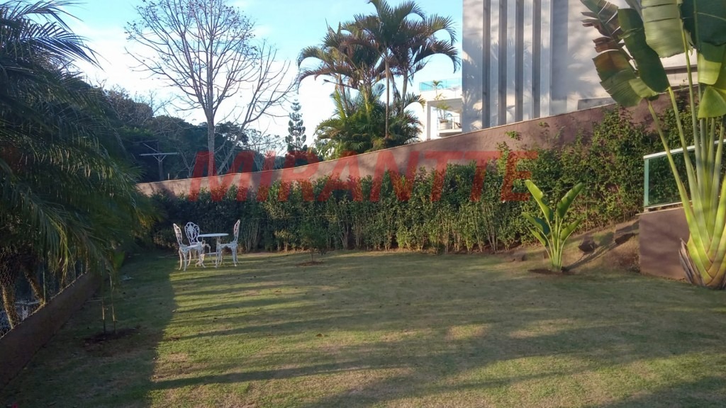 Cond. fechado de 350m² com 3 quartos em Suiça da Cantareira