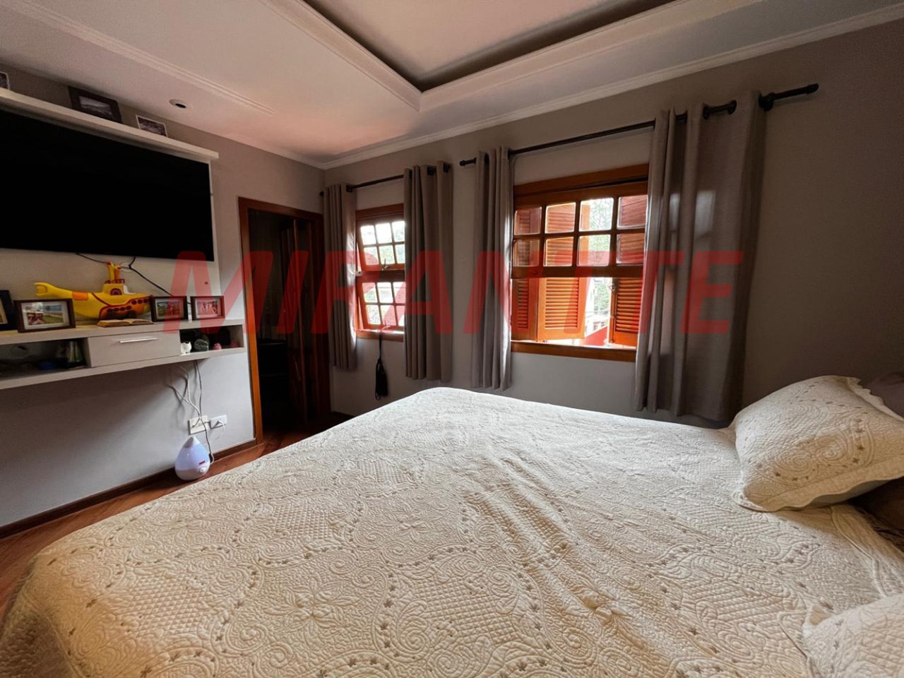 Sobrado de 450m² com 3 quartos em Jardim Itatinga