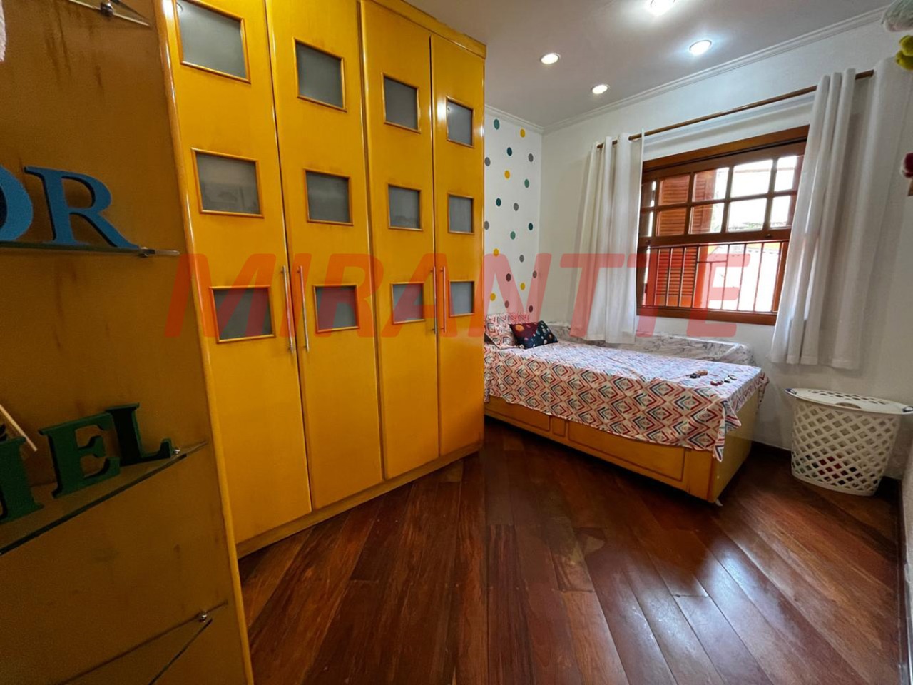 Sobrado de 450m² com 3 quartos em Jardim Itatinga