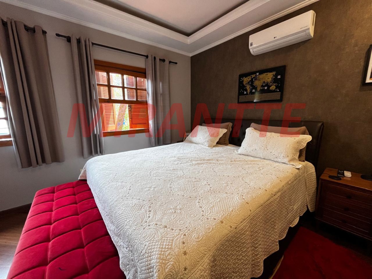 Sobrado de 450m² com 3 quartos em Jardim Itatinga