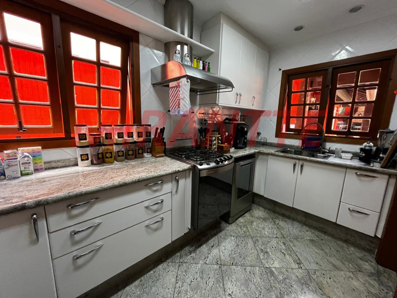 Sobrado de 450m² com 3 quartos em Jardim Itatinga