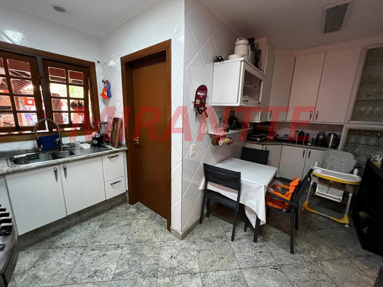 Sobrado de 450m² com 3 quartos em Jardim Itatinga