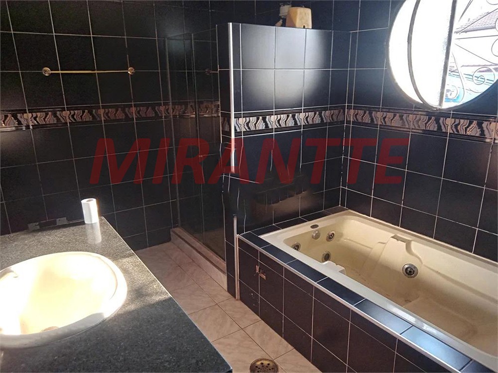 Sobrado de 400m² com 3 quartos em Santa Teresinha