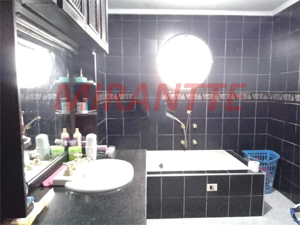 Sobrado de 400m² com 3 quartos em Santa Teresinha