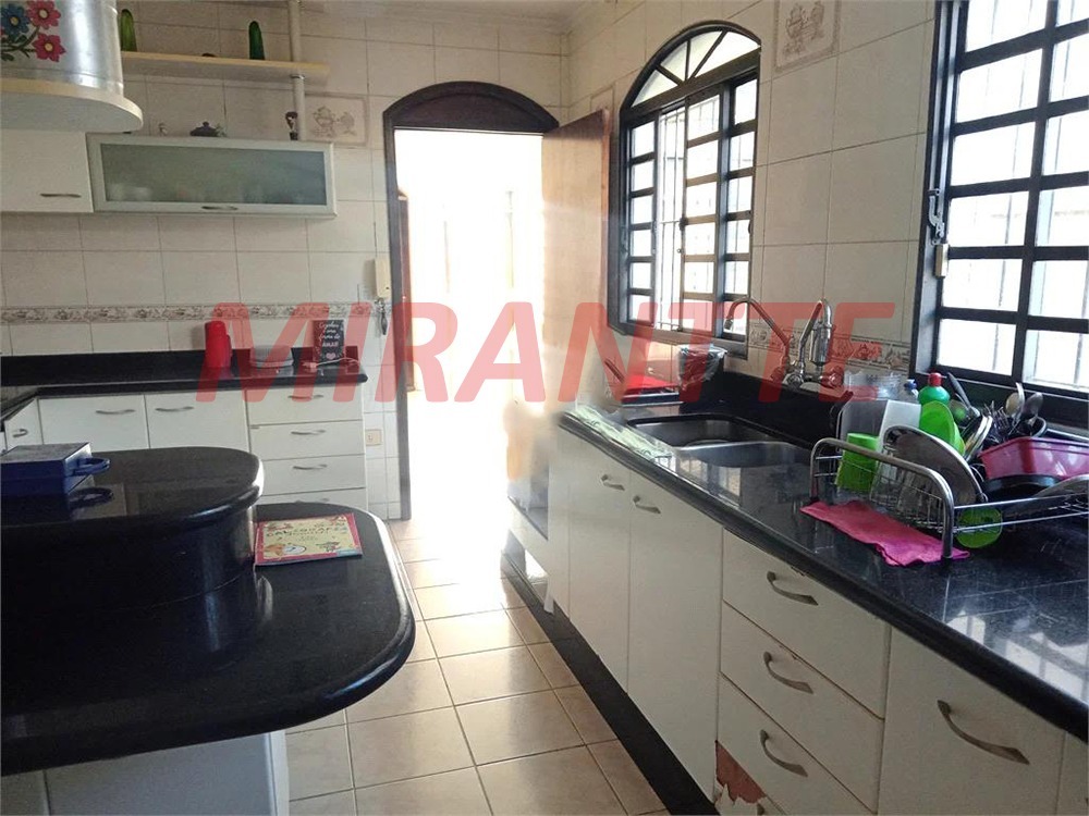 Sobrado de 400m² com 3 quartos em Santa Teresinha