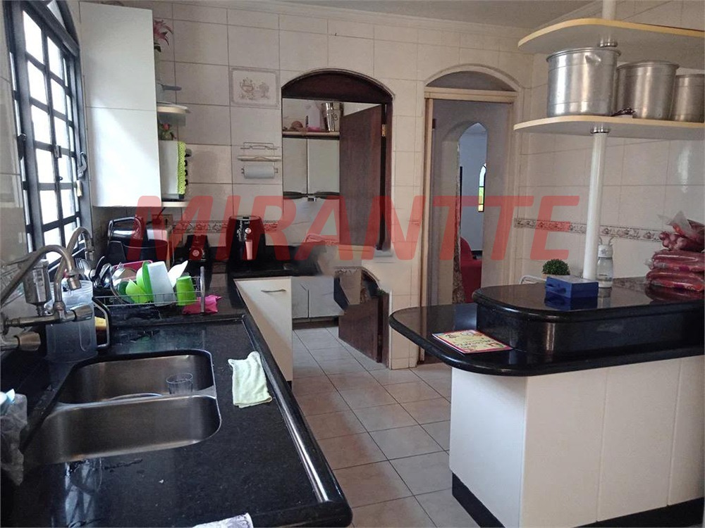Sobrado de 400m² com 3 quartos em Santa Teresinha