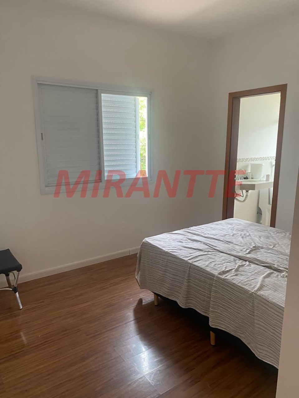 Cond. fechado de 500m² em Santa Isabel