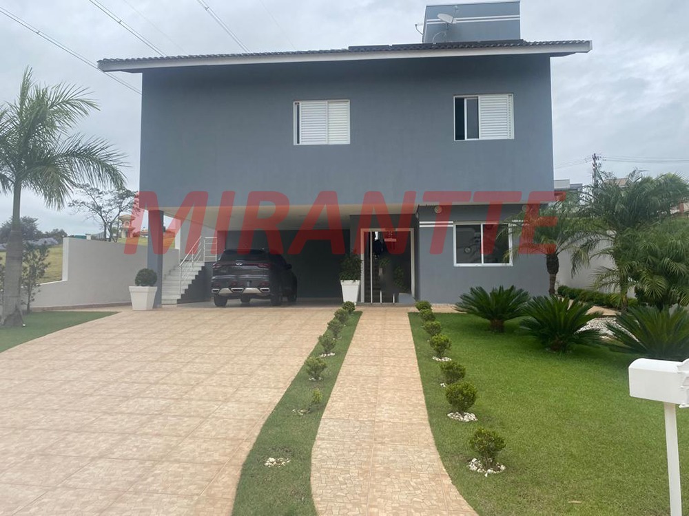 Cond. fechado de 500m² em Santa Isabel