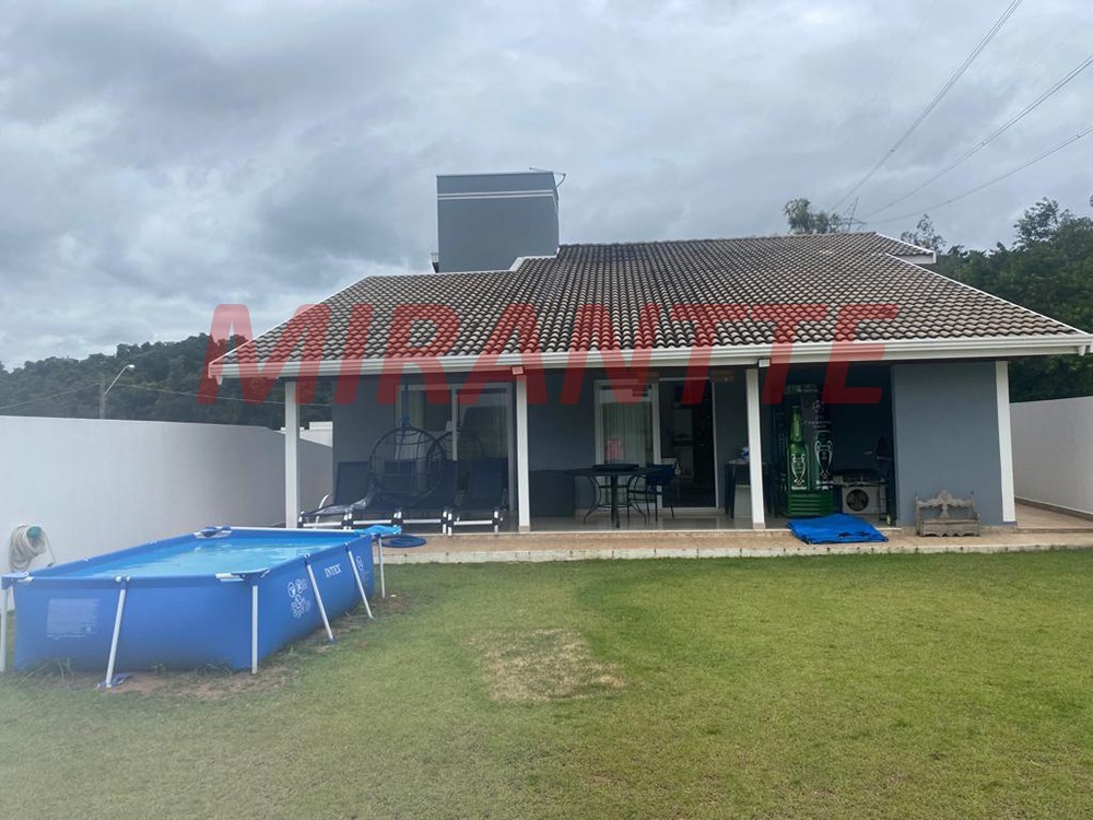 Cond. fechado de 500m² em Santa Isabel