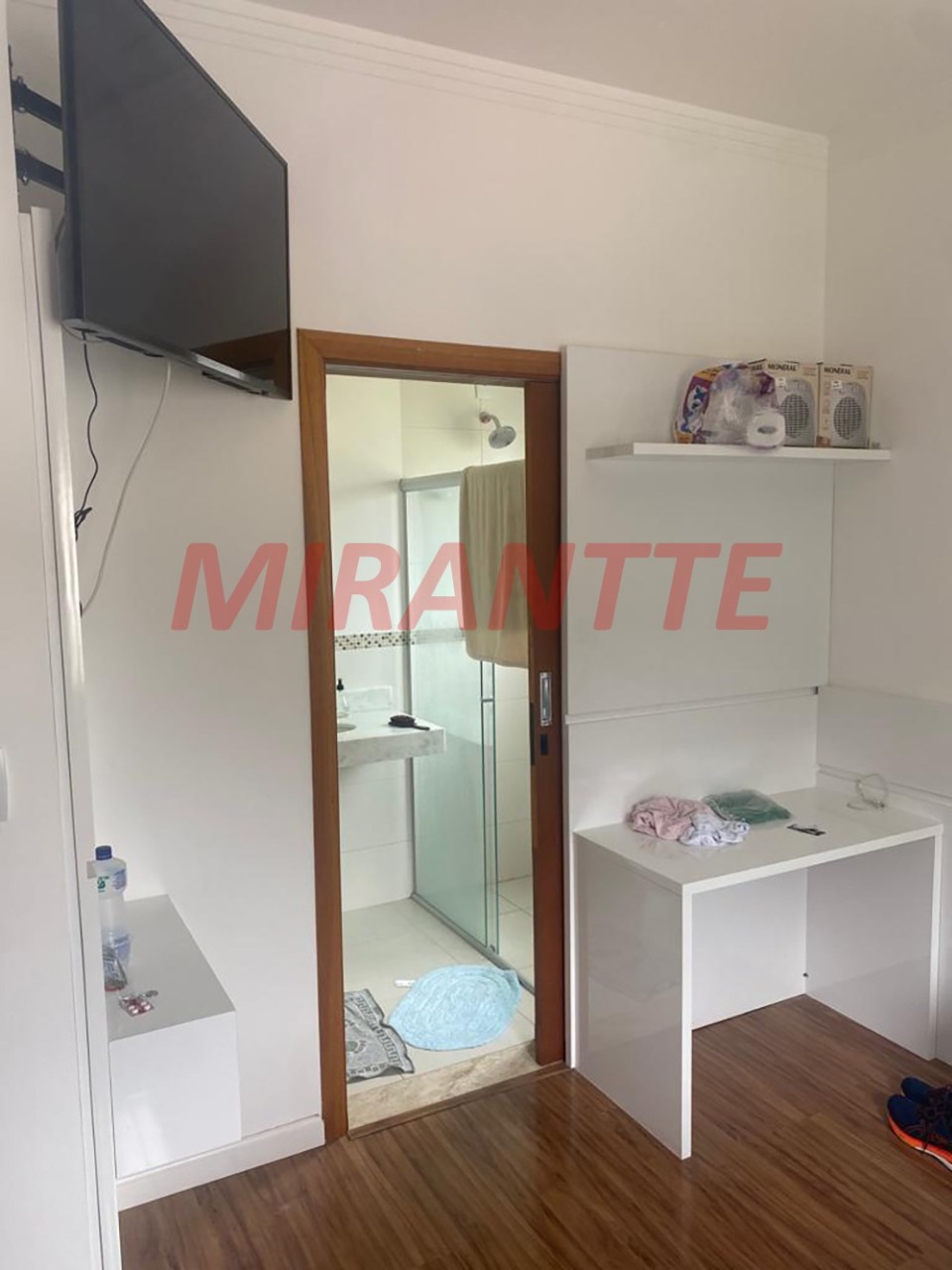Cond. fechado de 500m² em Santa Isabel
