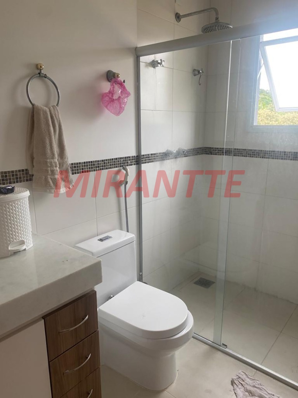 Cond. fechado de 500m² em Santa Isabel