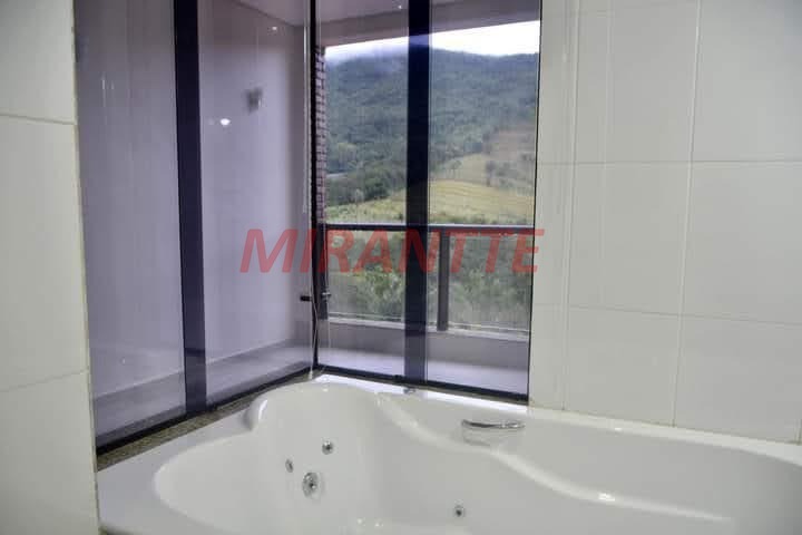 Sobrado de 1450m² com 25 quartos em bairro dos forjos