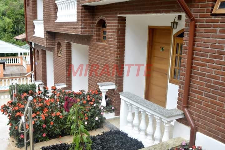 Sobrado de 1450m² com 25 quartos em bairro dos forjos