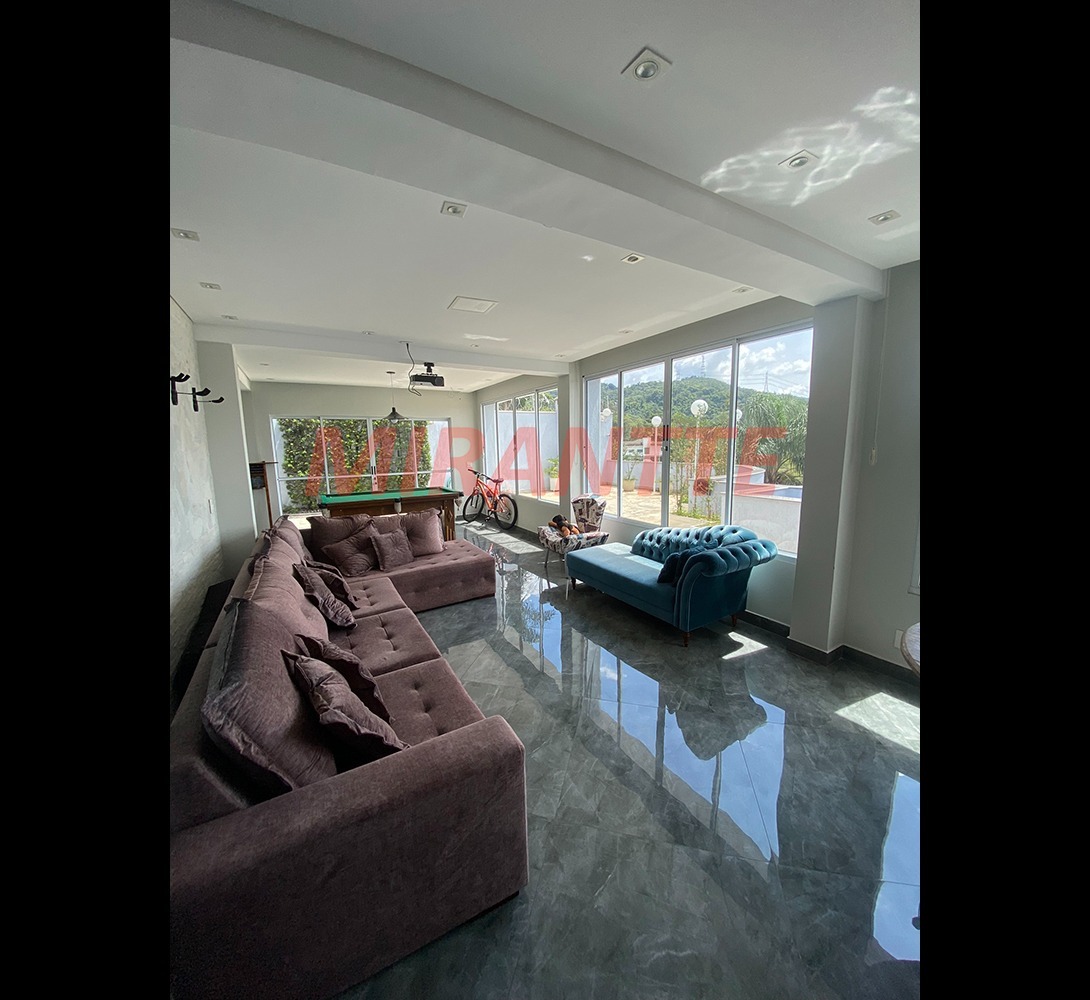 Sobrado de 350m² com 4 quartos em Jardim Ibiratiba