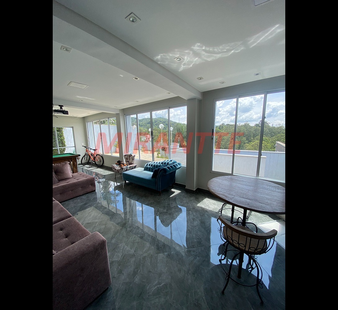 Sobrado de 350m² com 4 quartos em Jardim Ibiratiba