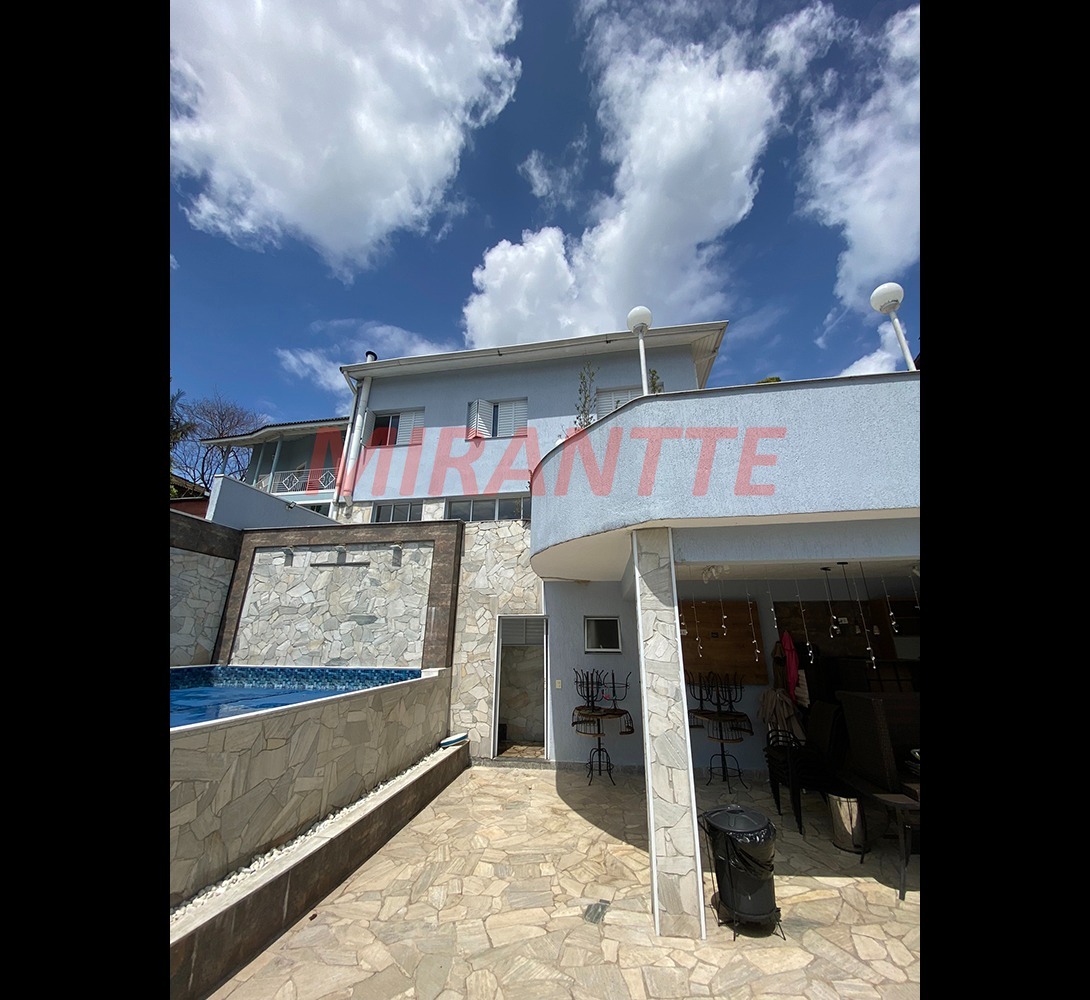 Sobrado de 350m² com 4 quartos em Jardim Ibiratiba