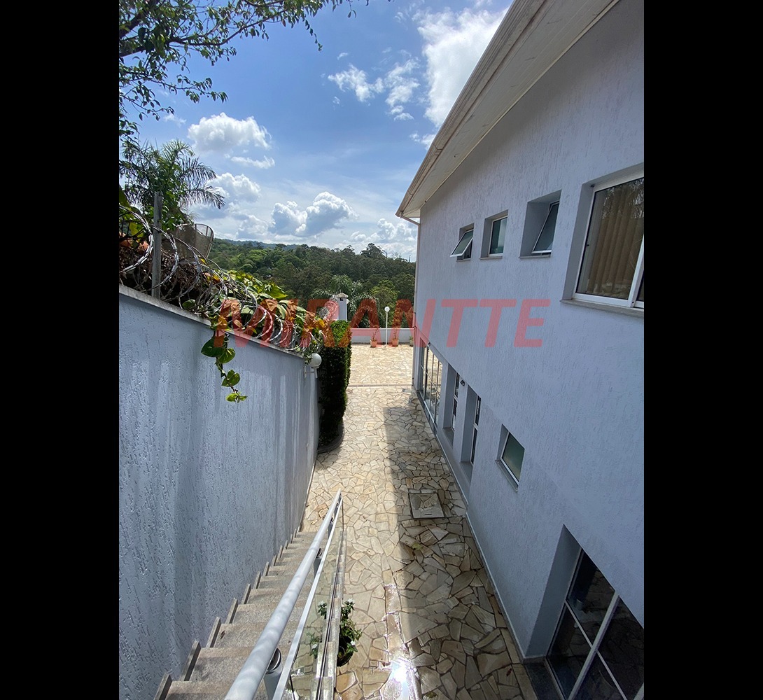 Sobrado de 350m² com 4 quartos em Jardim Ibiratiba