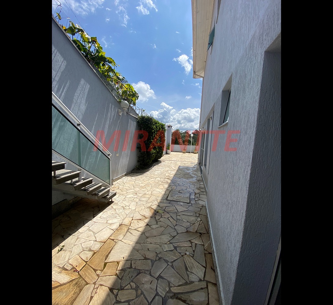 Sobrado de 350m² com 4 quartos em Jardim Ibiratiba