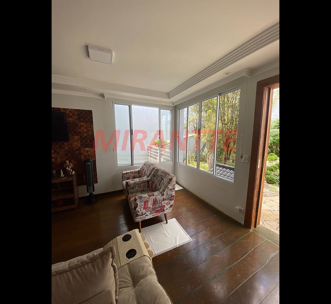 Sobrado de 350m² com 4 quartos em Jardim Ibiratiba