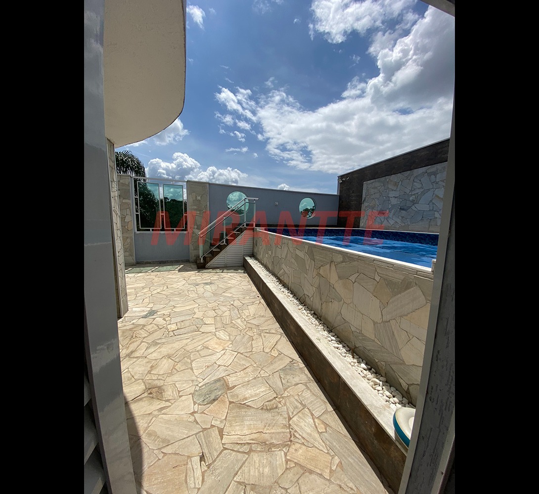 Sobrado de 350m² com 4 quartos em Jardim Ibiratiba