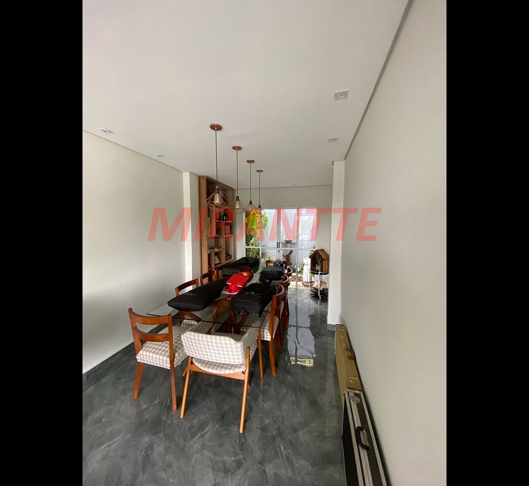 Sobrado de 350m² com 4 quartos em Jardim Ibiratiba