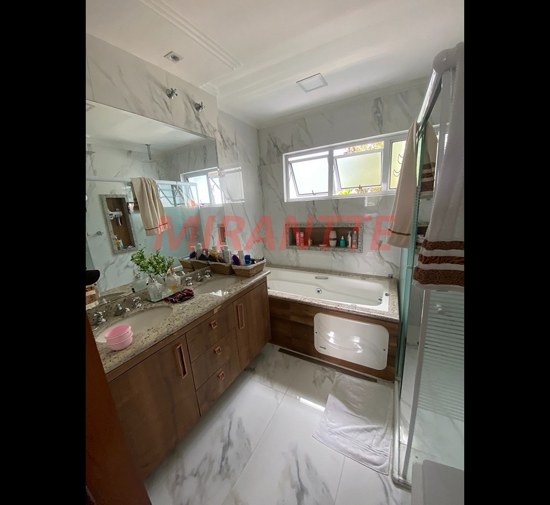 Sobrado de 350m² com 4 quartos em Jardim Ibiratiba