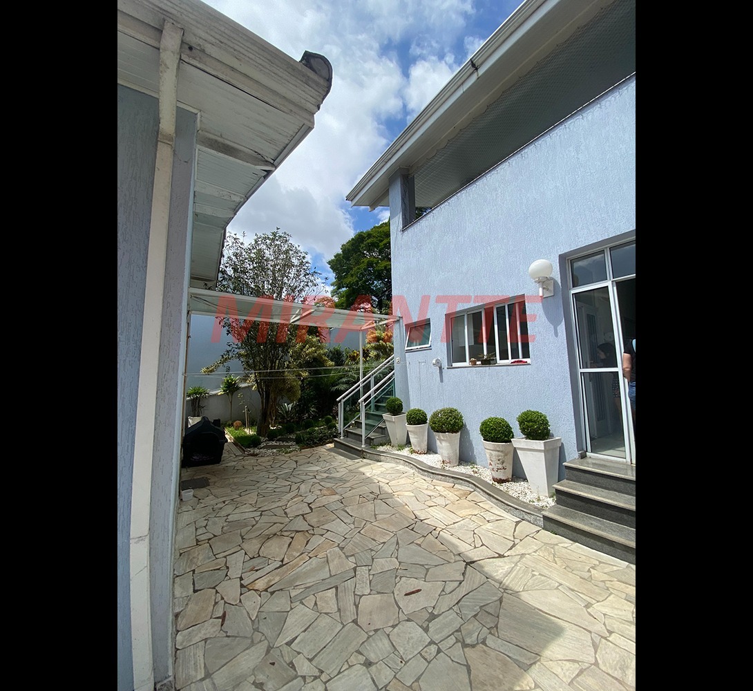 Sobrado de 350m² com 4 quartos em Jardim Ibiratiba