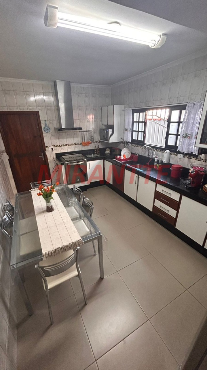 Sobrado de 160m² com 3 quartos em Vila Gustavo