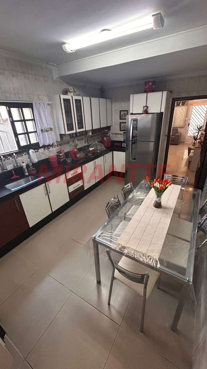 Sobrado de 160m² com 3 quartos em Vila Gustavo