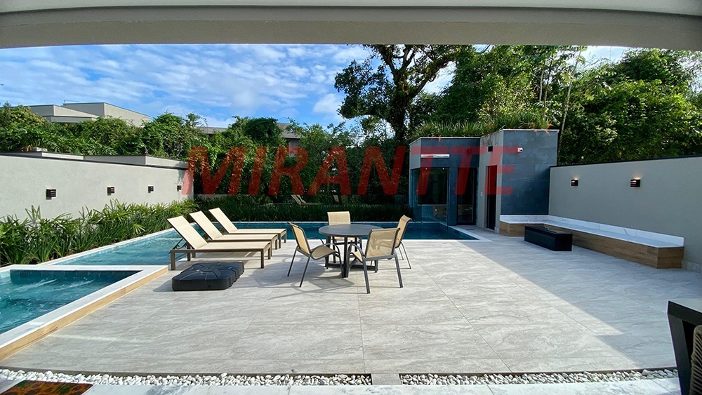 Cond. fechado de 400m² com 6 quartos em RIVIERA DE SAO LOURENCO