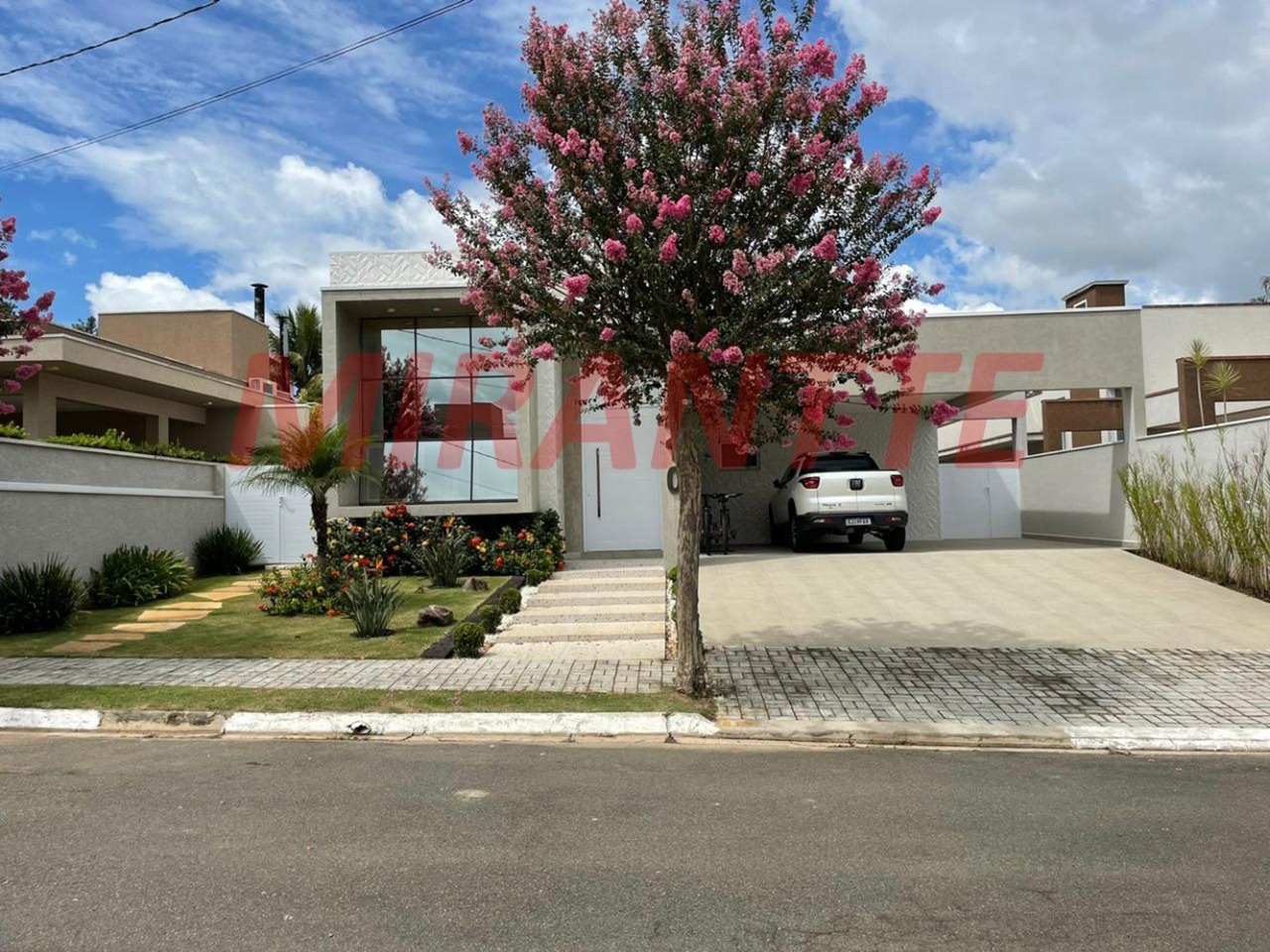 Cond. fechado de 269m² com 3 quartos em Refúgio