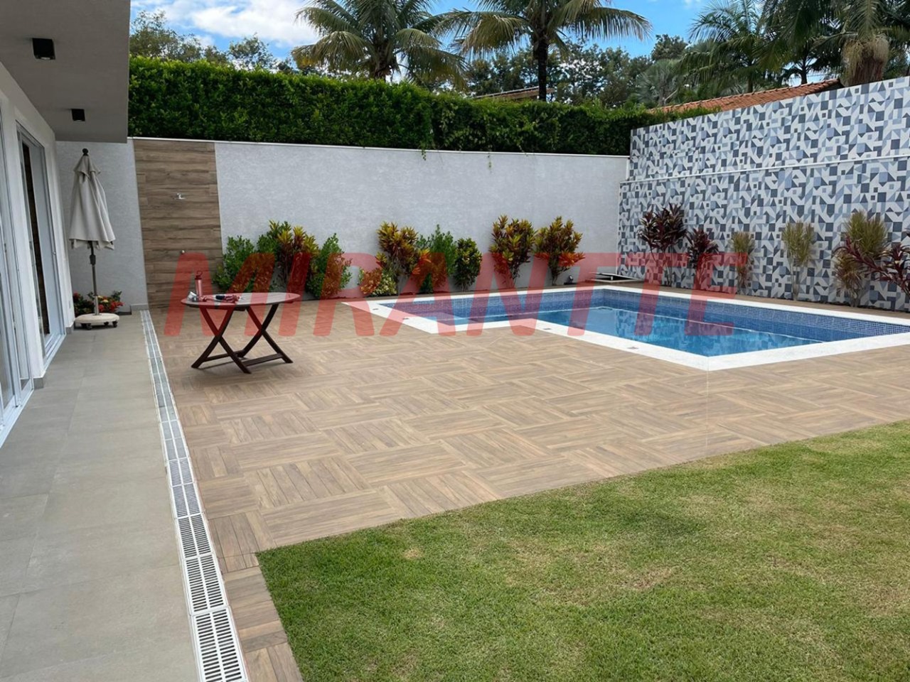 Cond. fechado de 269m² com 3 quartos em Refúgio