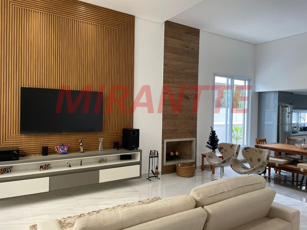 Cond. fechado de 269m² com 3 quartos em Refúgio
