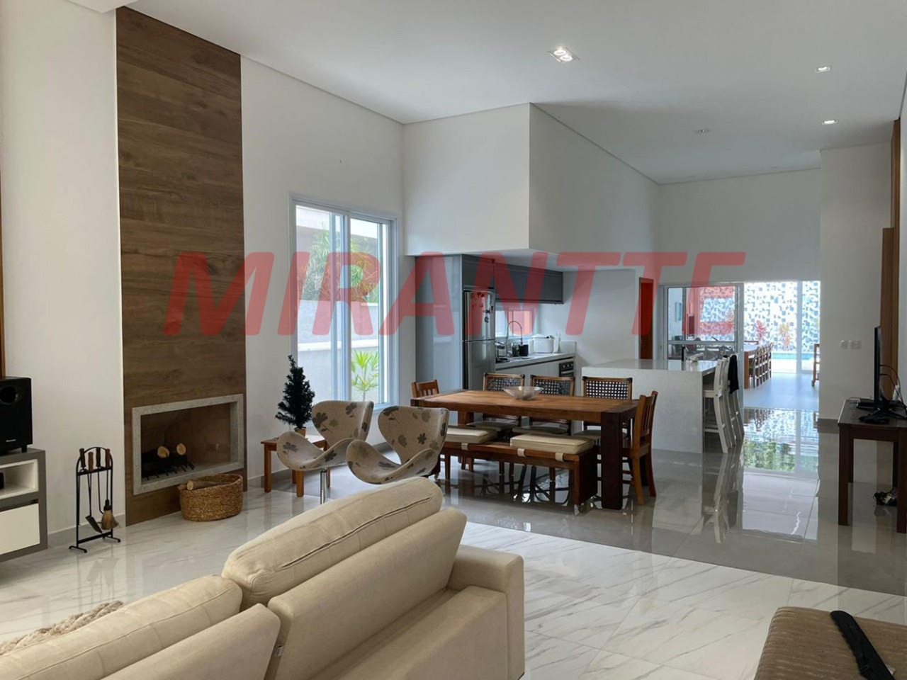 Cond. fechado de 269m² com 3 quartos em Refúgio