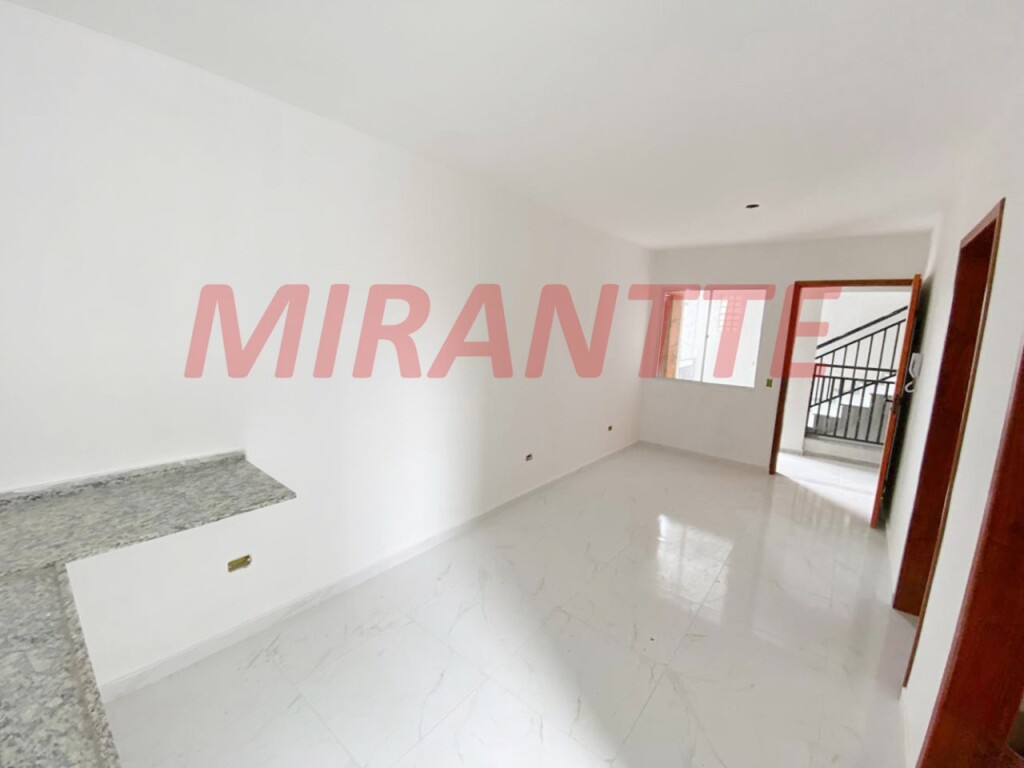 Apartamento de 40m² com 2 quartos em Água Fria