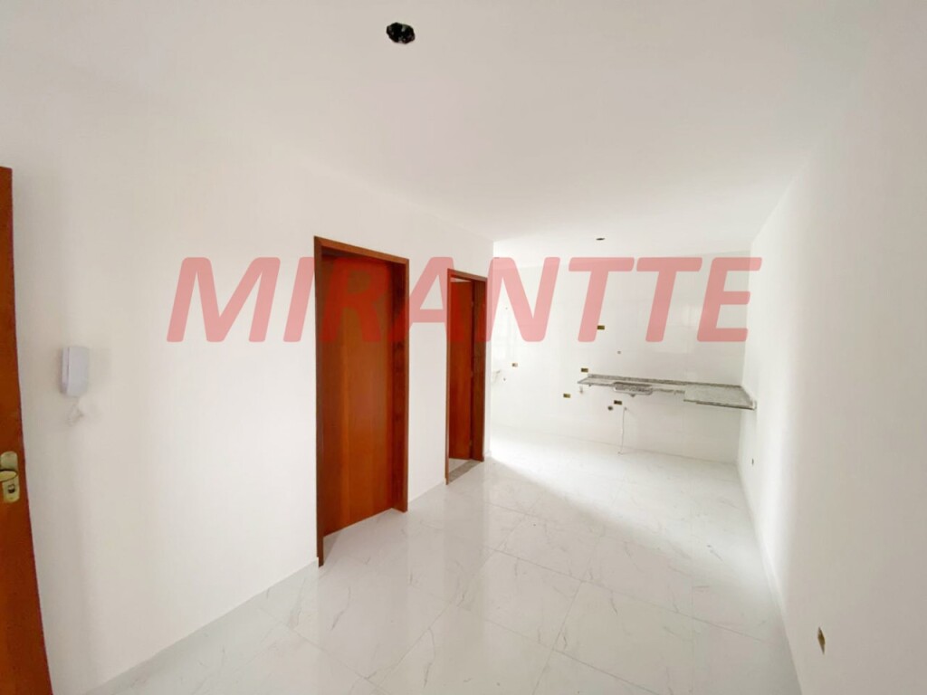 Apartamento de 40m² com 2 quartos em Água Fria