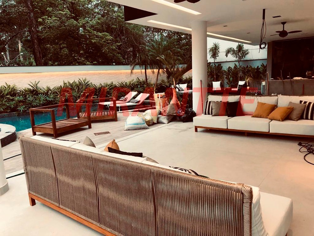 Cond. fechado de 950m² com 5 quartos em Tucuruvi