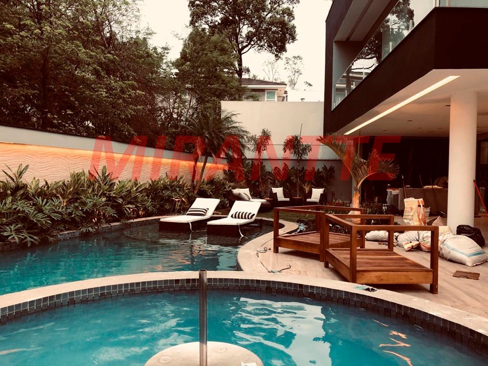 Cond. fechado de 950m² com 5 quartos em Tucuruvi