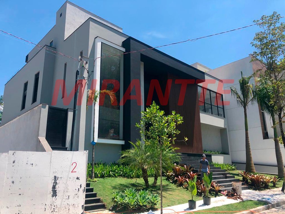Cond. fechado de 950m² com 5 quartos em Tucuruvi