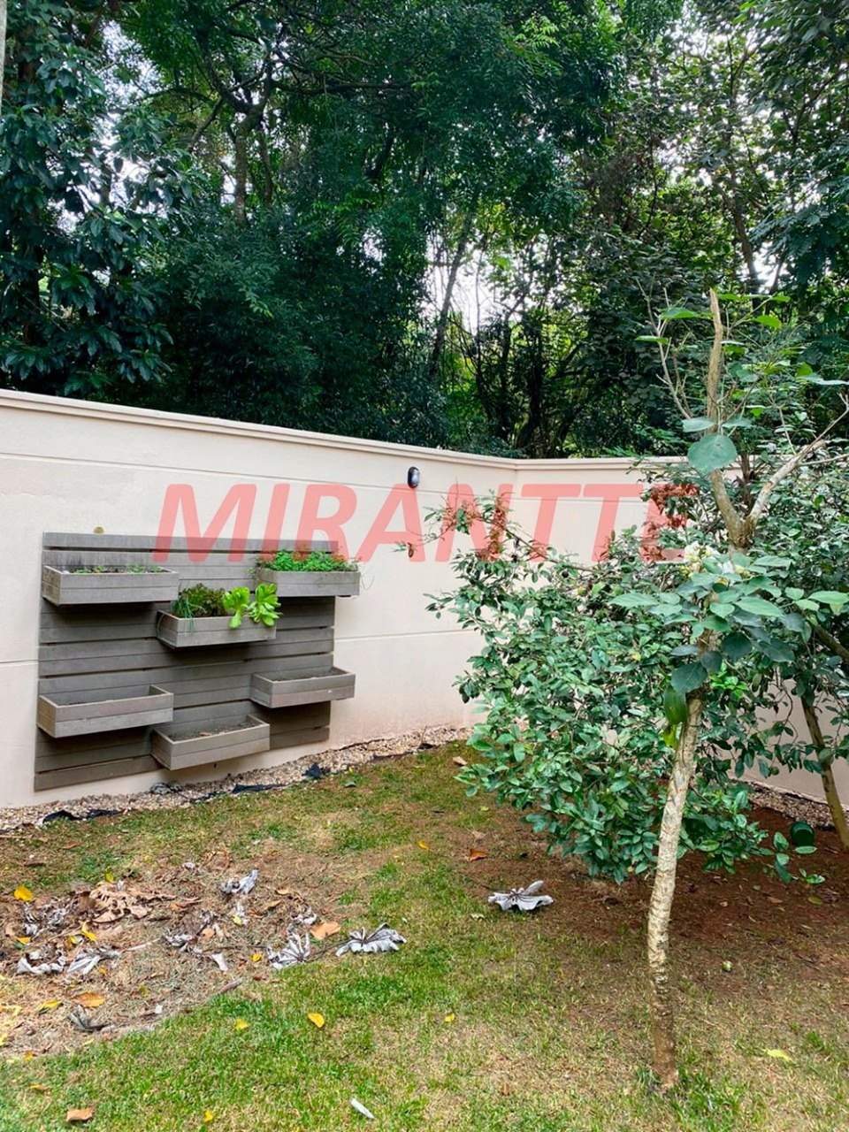 Cond. fechado de 600m² com 4 quartos em Tucuruvi