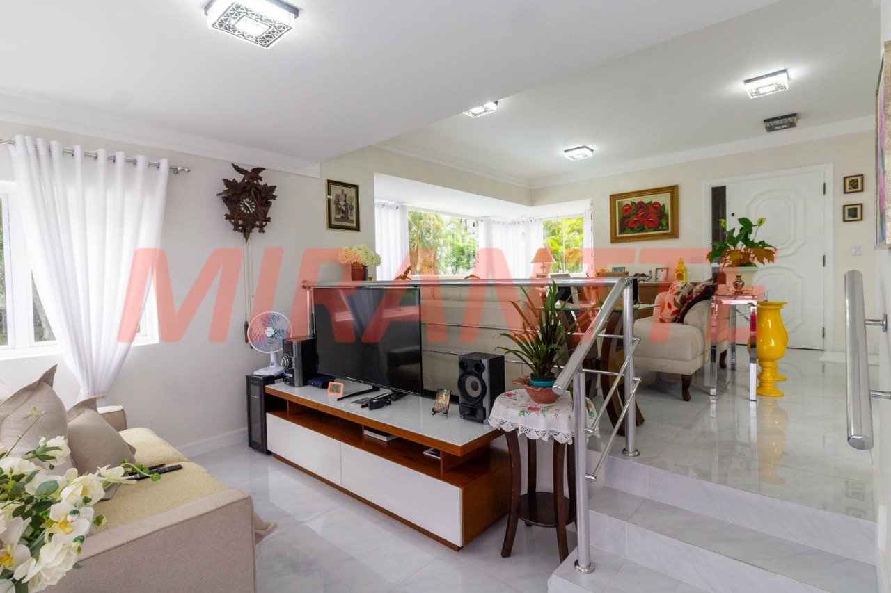 Apartamento de 179m² com 4 quartos em Água Fria