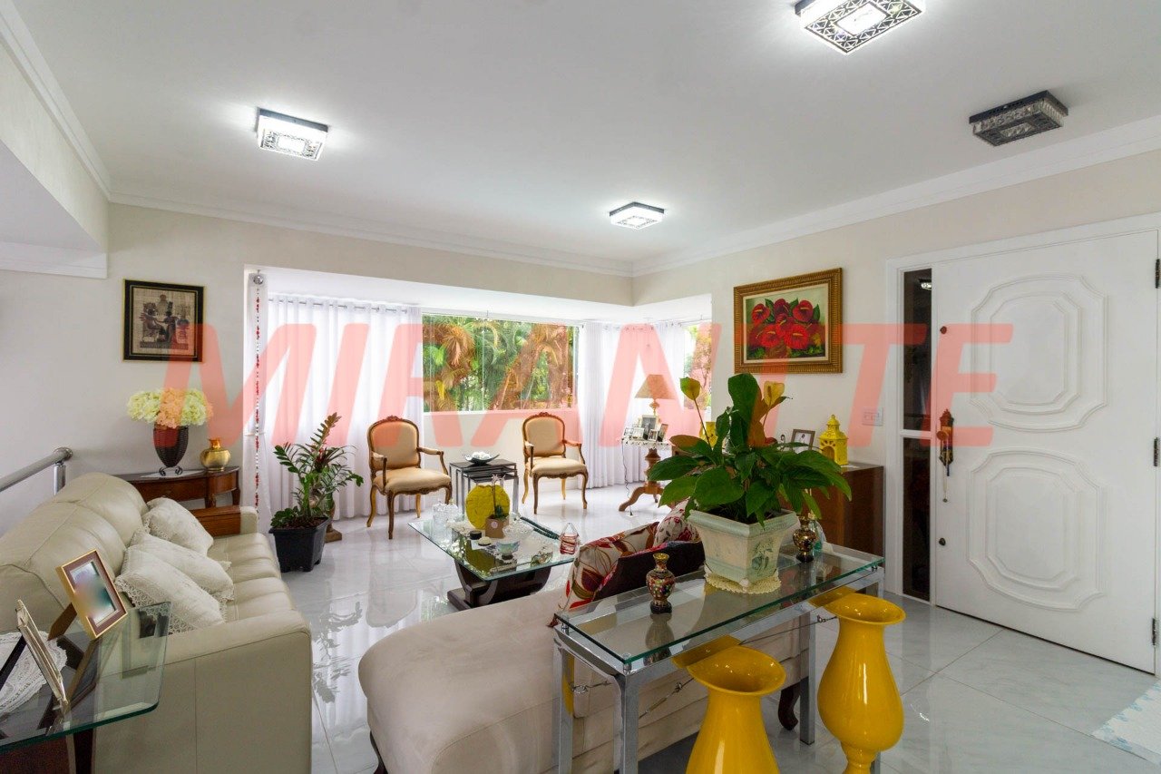 Apartamento de 179m² com 4 quartos em Água Fria