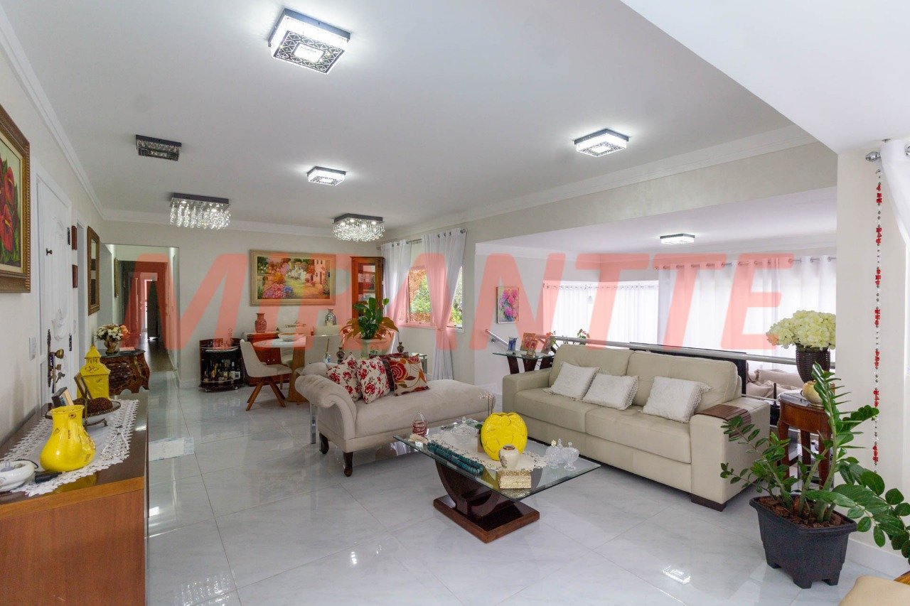 Apartamento de 179m² com 4 quartos em Água Fria