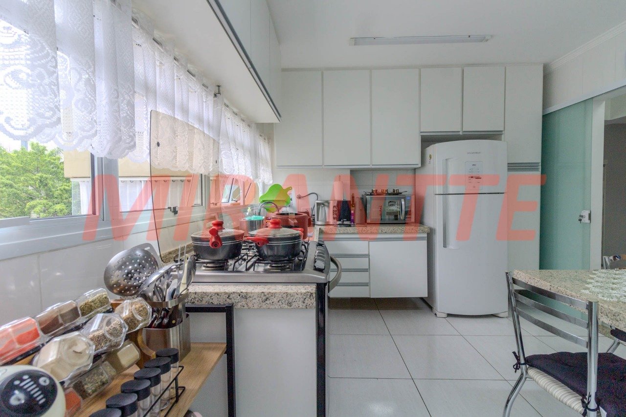 Apartamento de 179m² com 4 quartos em Água Fria